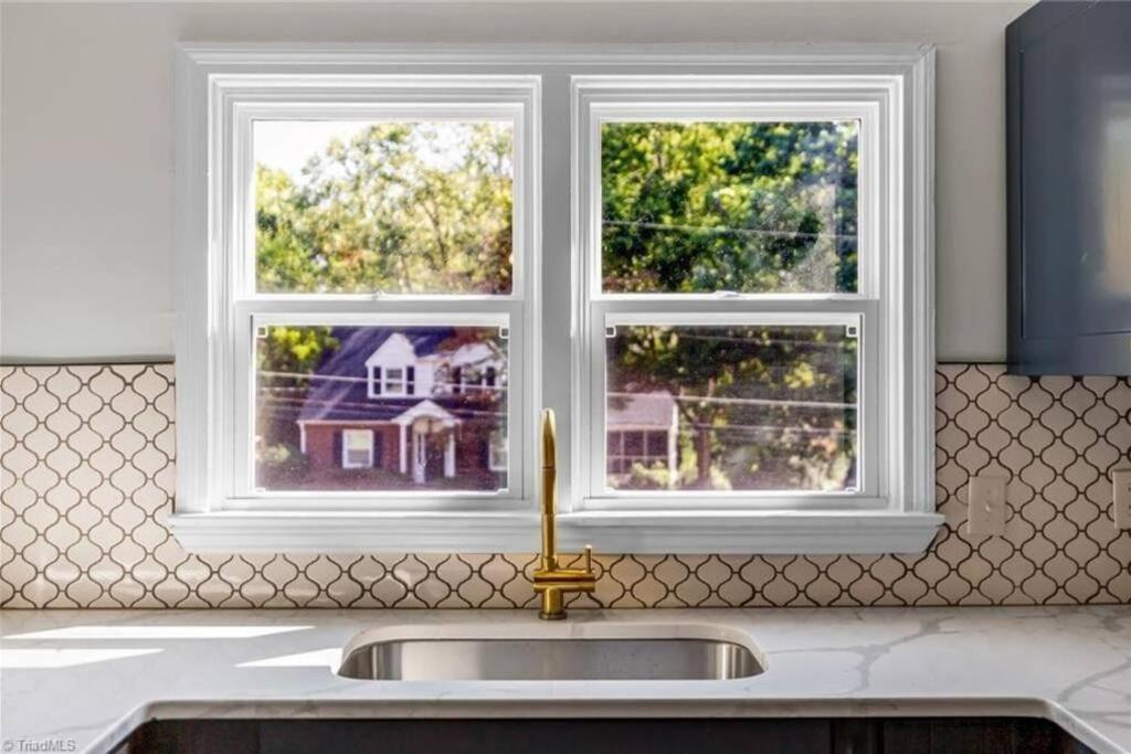 فيلا Fully Renovated 4 Bed Buena Vista House Near Wfu وينستون سالم المظهر الخارجي الصورة